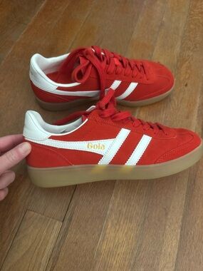 Gola Viper Leather Sneakers fits like a women’s 8